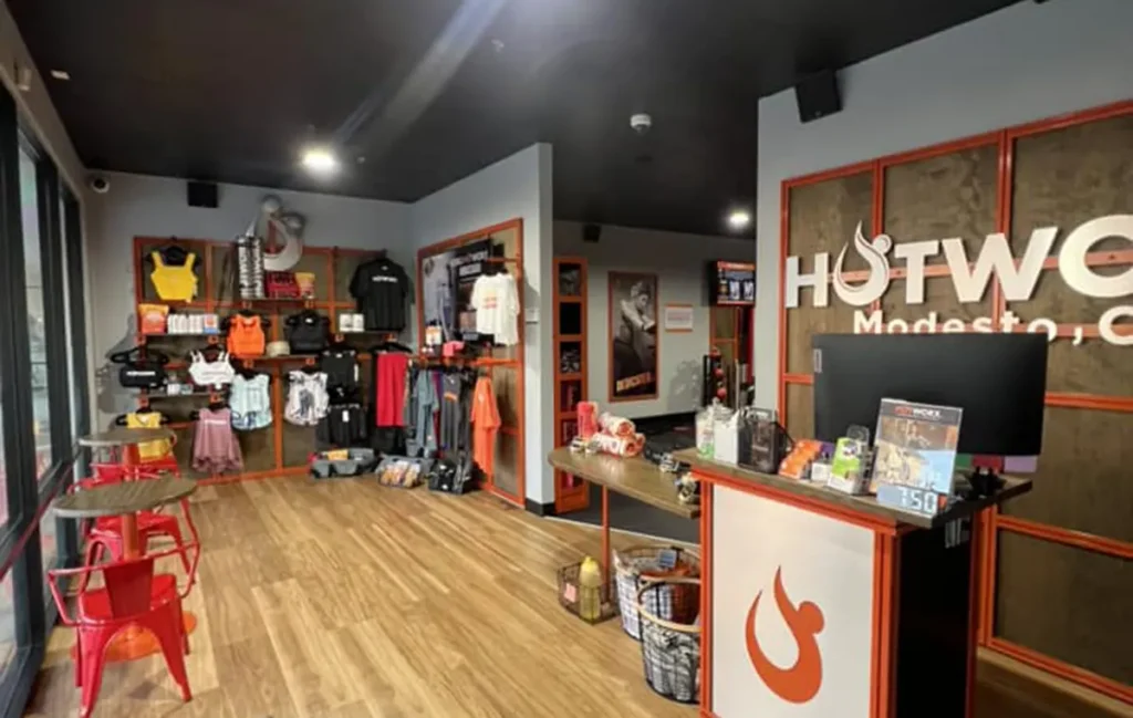 HOTWORX – Modesto, CA – Century Center Modesto